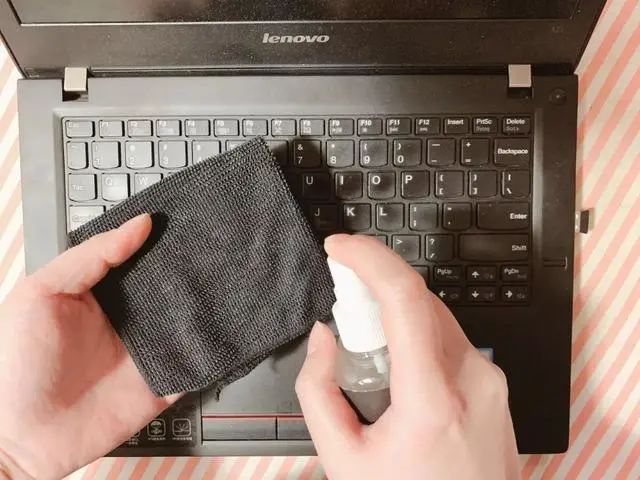 【一記居家】住手！不要再用酒精清潔電腦、手機(jī)屏幕，否則……